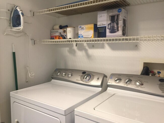 Building Photo - 205 3rd St S