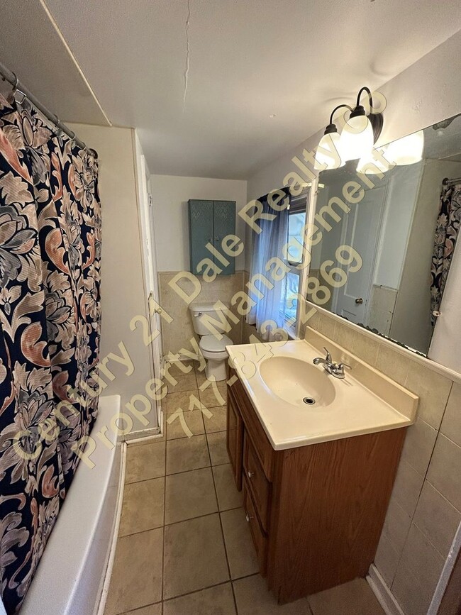 Building Photo - 3 BR, 1 Bath Home in Central York School D...