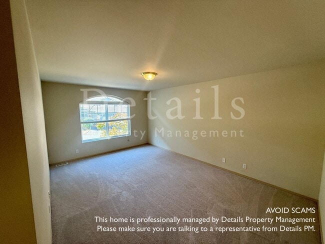 Building Photo - Large 3+ Bedroom Home in Port Orchard w/New Carpet & Paint