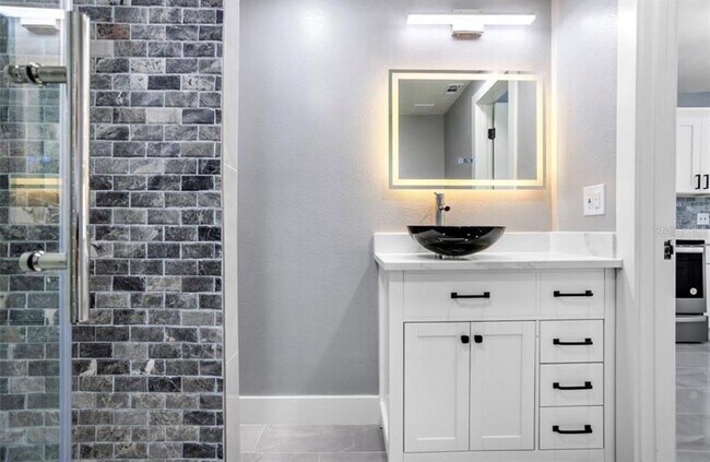 Building Photo - 8907 N Blvd