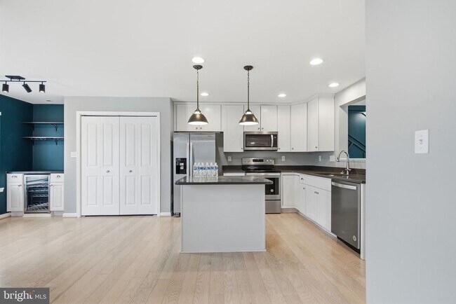 Building Photo - 43 Cecily Way