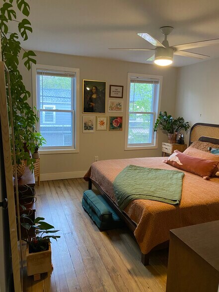 2nd bedroom furnished - 150 John Street