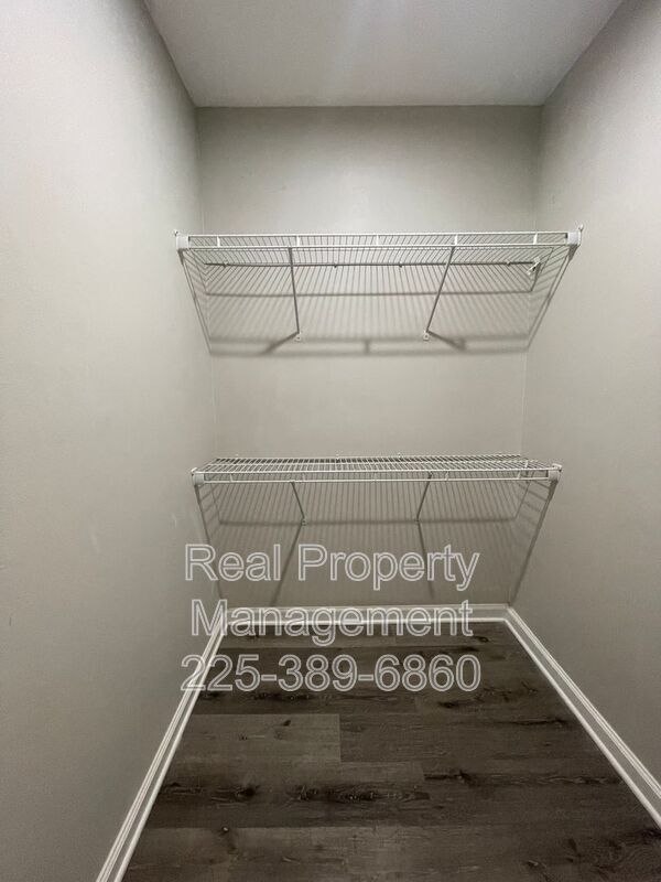 Building Photo - 1137 W Chimes St