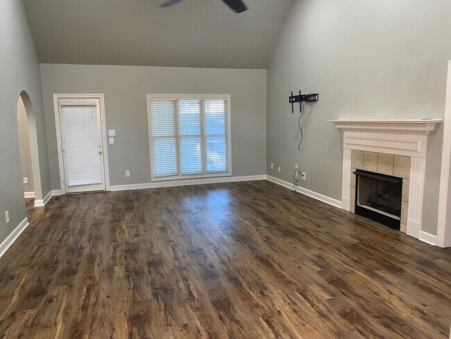 Building Photo - 35 Winchester Cv