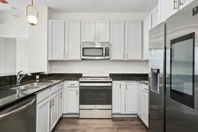 Building Photo - 1629 S Prairie Ave