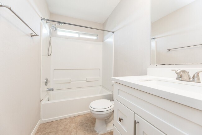 Building Photo - 1006 Vernage Rd