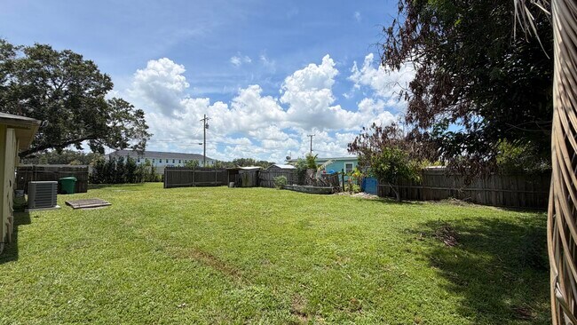 Building Photo - 310 Dickson Dr