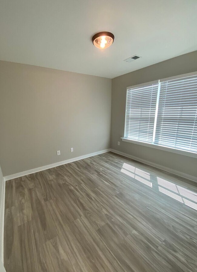 Building Photo - Home for Rent in Calera, AL!!! Available to view with 48 hour notice!