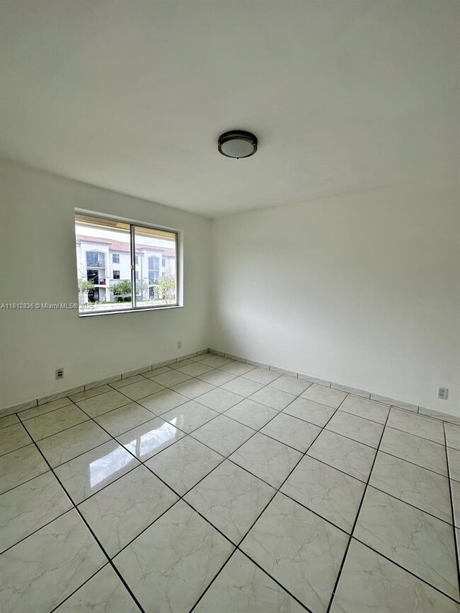 Building Photo - 21300 NE 8th Ct