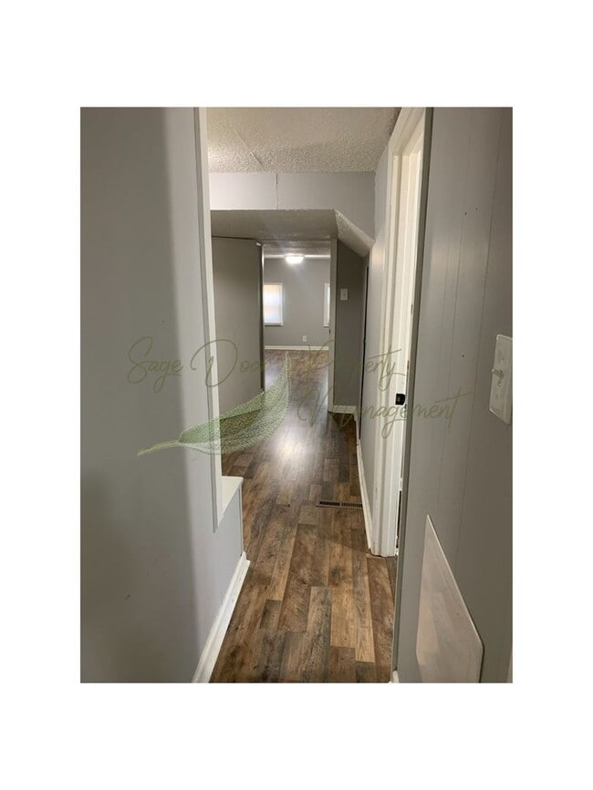 Building Photo - 1 FREE MONTH OF RENT!!!