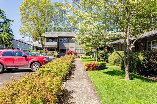 Building Photo - Charming two Bedroom in Mt. Tabor