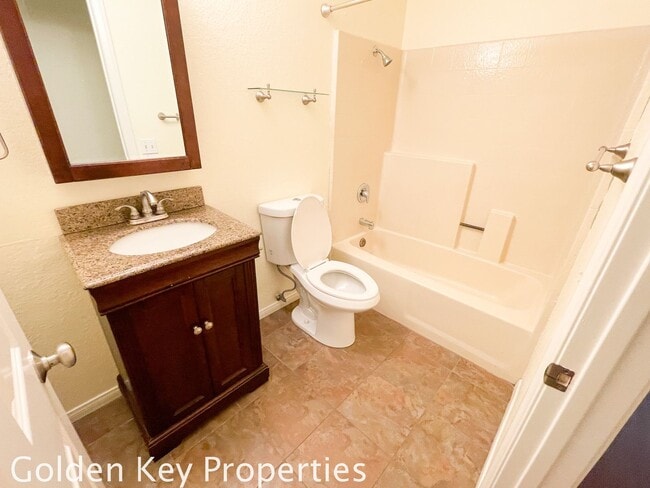 Building Photo - 2BR/2BA Single Level home in Vista Sandalwood Community! 2 Car Garage! Pool! Spa! Tennis/Basketba...