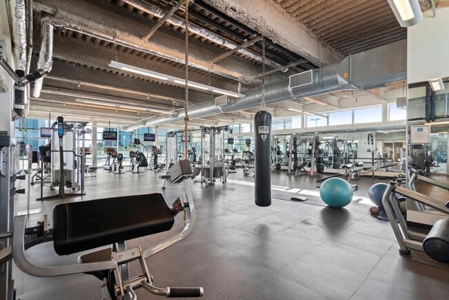 Building Photo - 150 E Robinson St