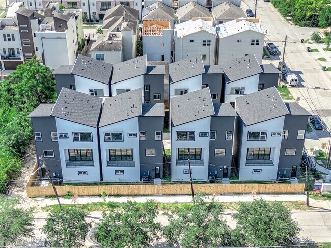 Building Photo - 3201 St Emanuel St