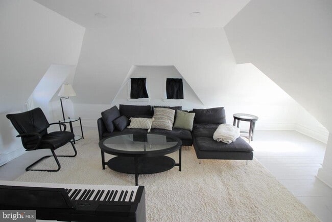 Building Photo - 141 W Mulberry St