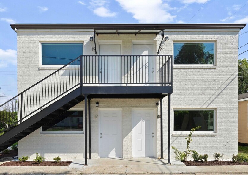 Building Photo - 2927 Nicholson Dr