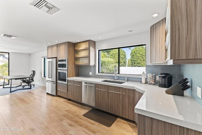 Building Photo - 6834 N 72nd Pl