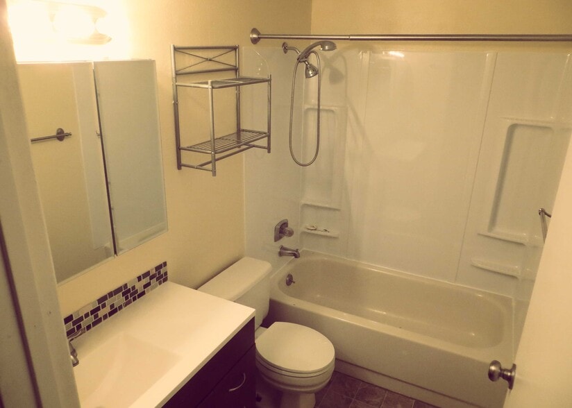 Building Photo - 2111 17th Ave S