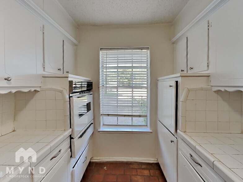 Building Photo - 15858 El Estado Dr