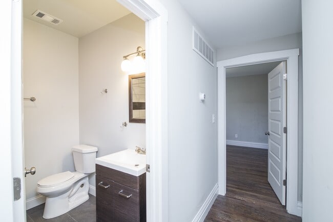 Building Photo - 3116 Lackland Ave