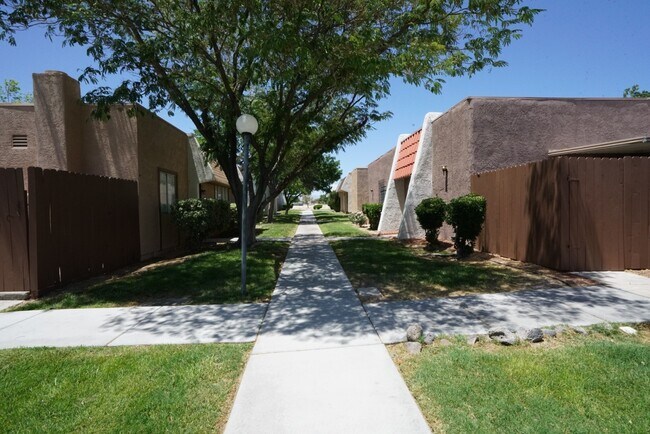 Building Photo - 3619 Villa Knolls E Dr