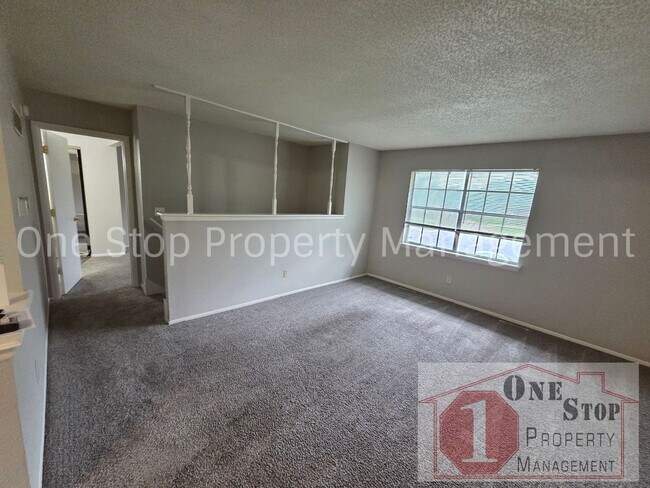 Building Photo - Renovated 3-bedroom, 2-bathroom home in Lee's Summit!