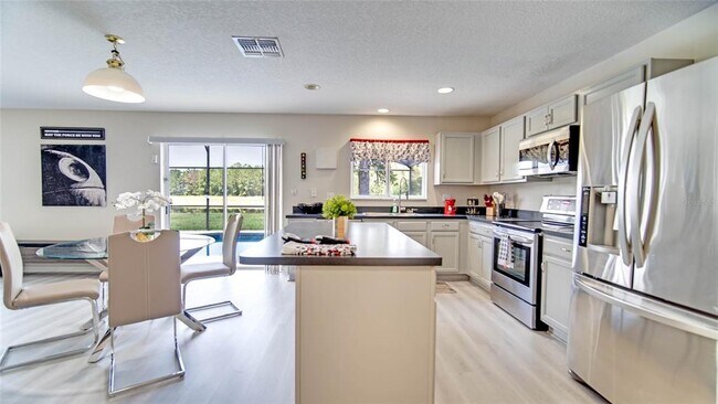 Building Photo - 16919 Sunrise Vista Dr