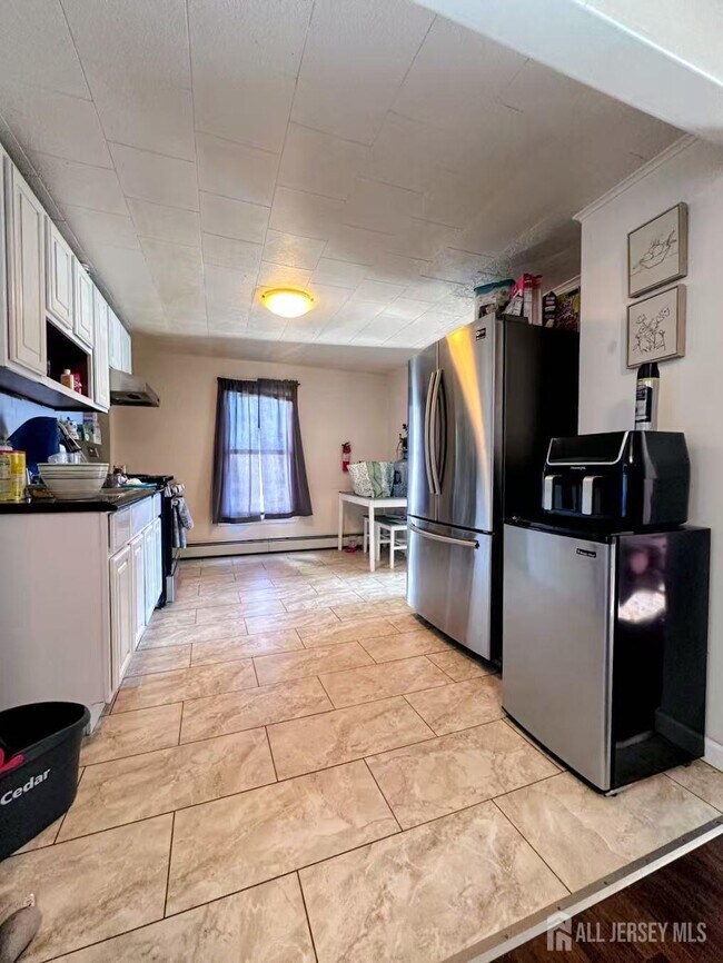 Building Photo - 136 Broad St