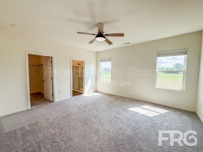 Building Photo - 303 Kenison Way