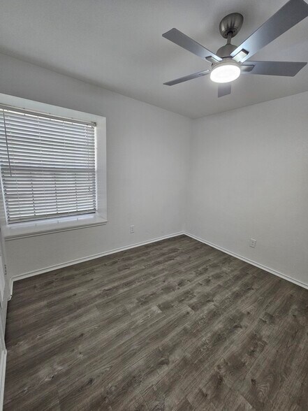 Building Photo - 1307 Edelweiss Dr