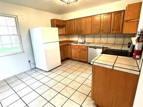 Building Photo - 1020 Arrowhead Dr
