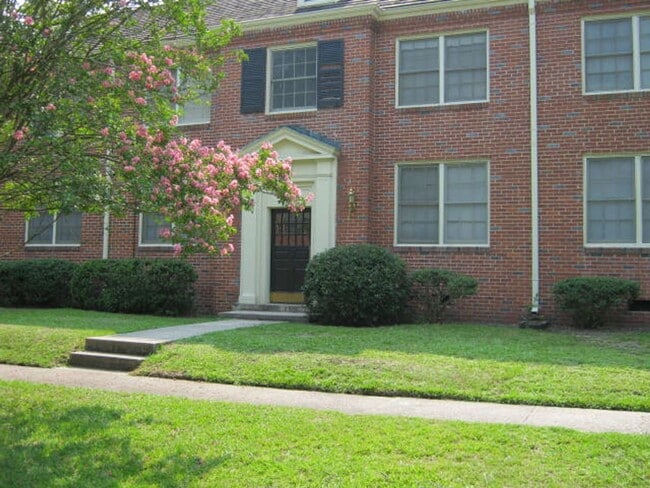 Primary Photo - Heathwood Court Apartments!