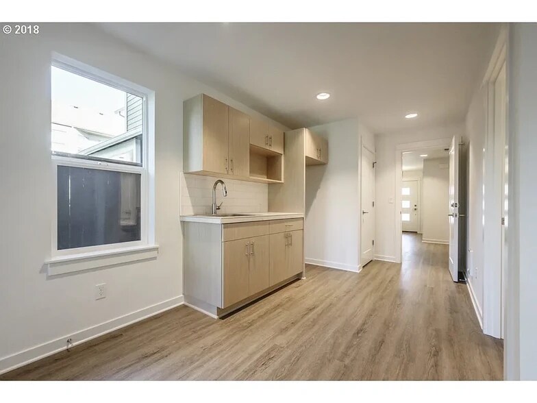 Building Photo - 3931 SE 28th Pl