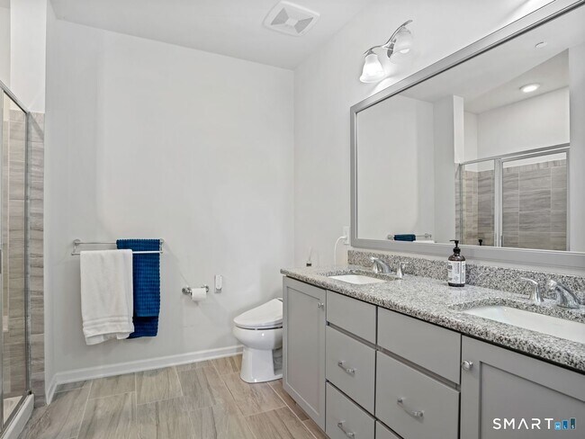 Building Photo - 302 Center Meadow Ln