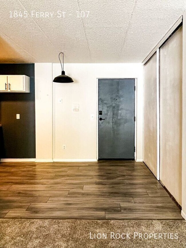 Building Photo - 1845 Ferry St