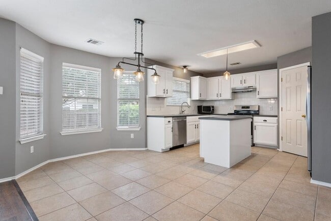 Building Photo - 14404 Ballycastle Trail