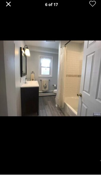 Bathroom - 11 Lakeside Blvd