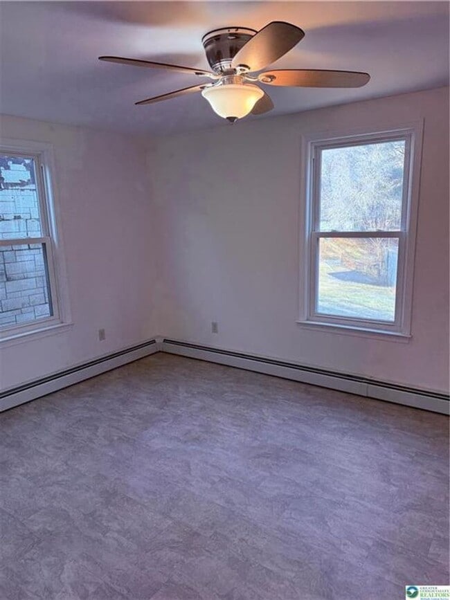 Building Photo - 3 bedroom 1 bathroom