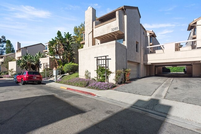 Building Photo - Light-Filled 2BR/2.5BA Townhouse with Private Patio & 2-Car Garage Near UCSD & UTC