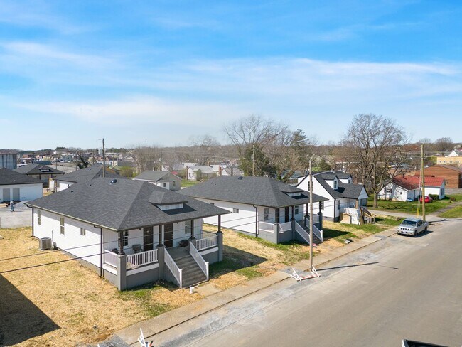 Building Photo - 401/403 Novelty St