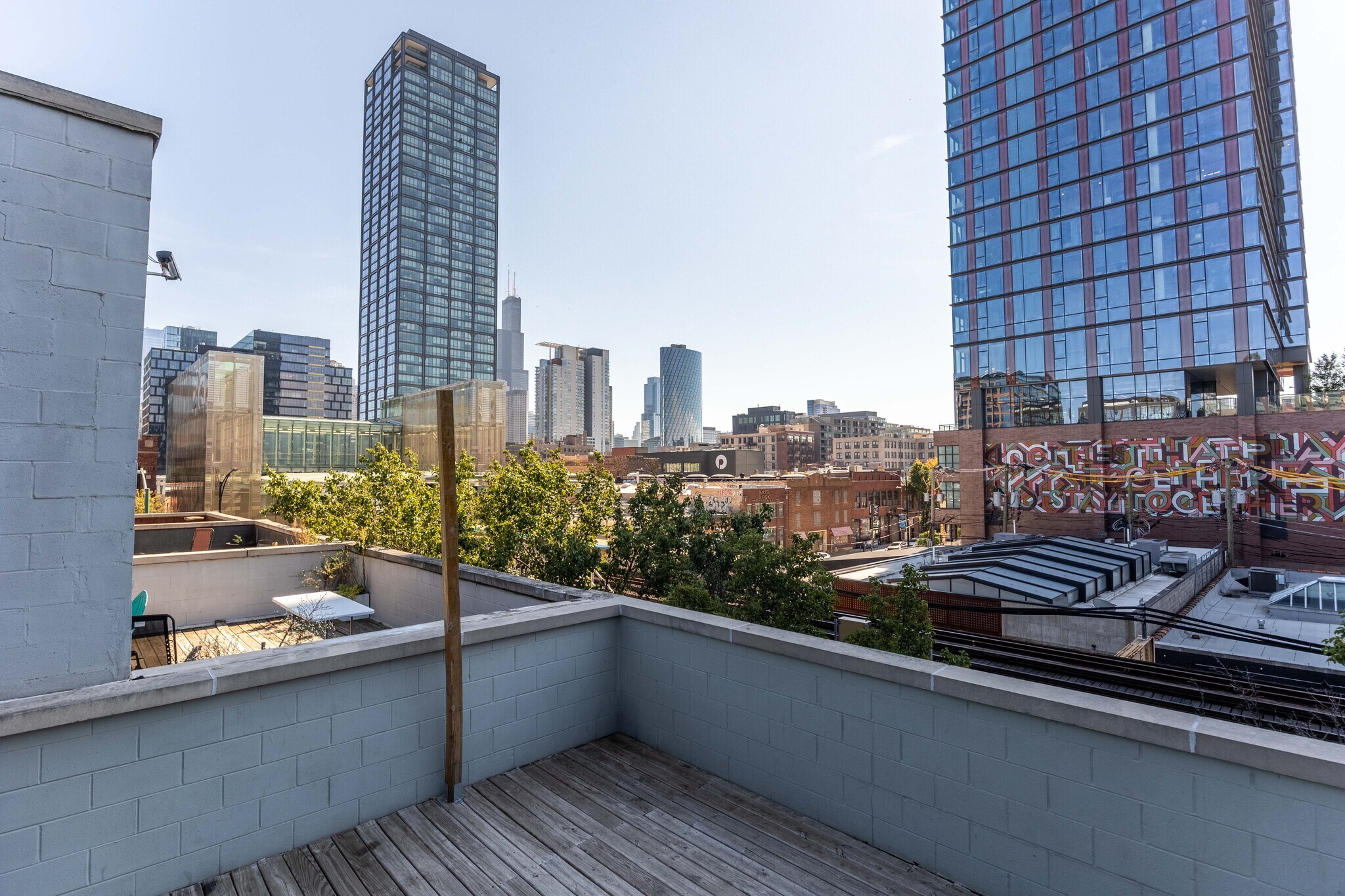 Building Photo - 1008 W Lake St