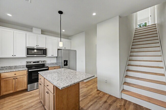 Building Photo - 212 Hull Ave