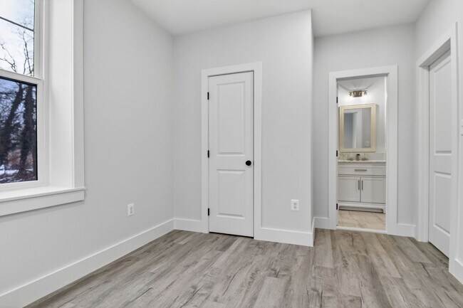 Building Photo - Spacious New Build in Quiet Silver Spring - Available Now