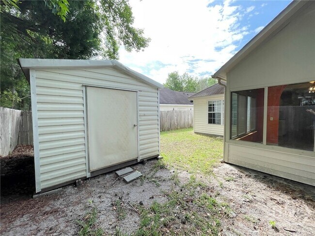Building Photo - 102 Cormorant Way