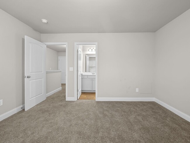 Building Photo - Charming two bedroom two and a half bathroom ready for you to call home!