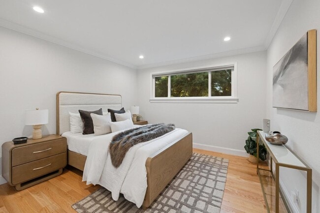 Building Photo - 243 Selby Ln