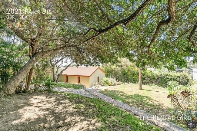 Building Photo - 2021 Park Dr