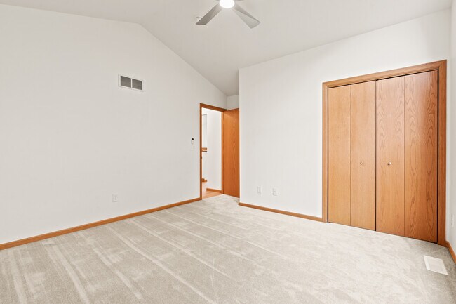 Building Photo - 13 Redtail Ct