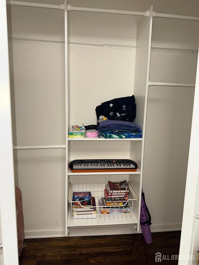 Building Photo - 27 Rector Ave