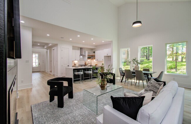 Building Photo - 1802 Rollingwood Dr